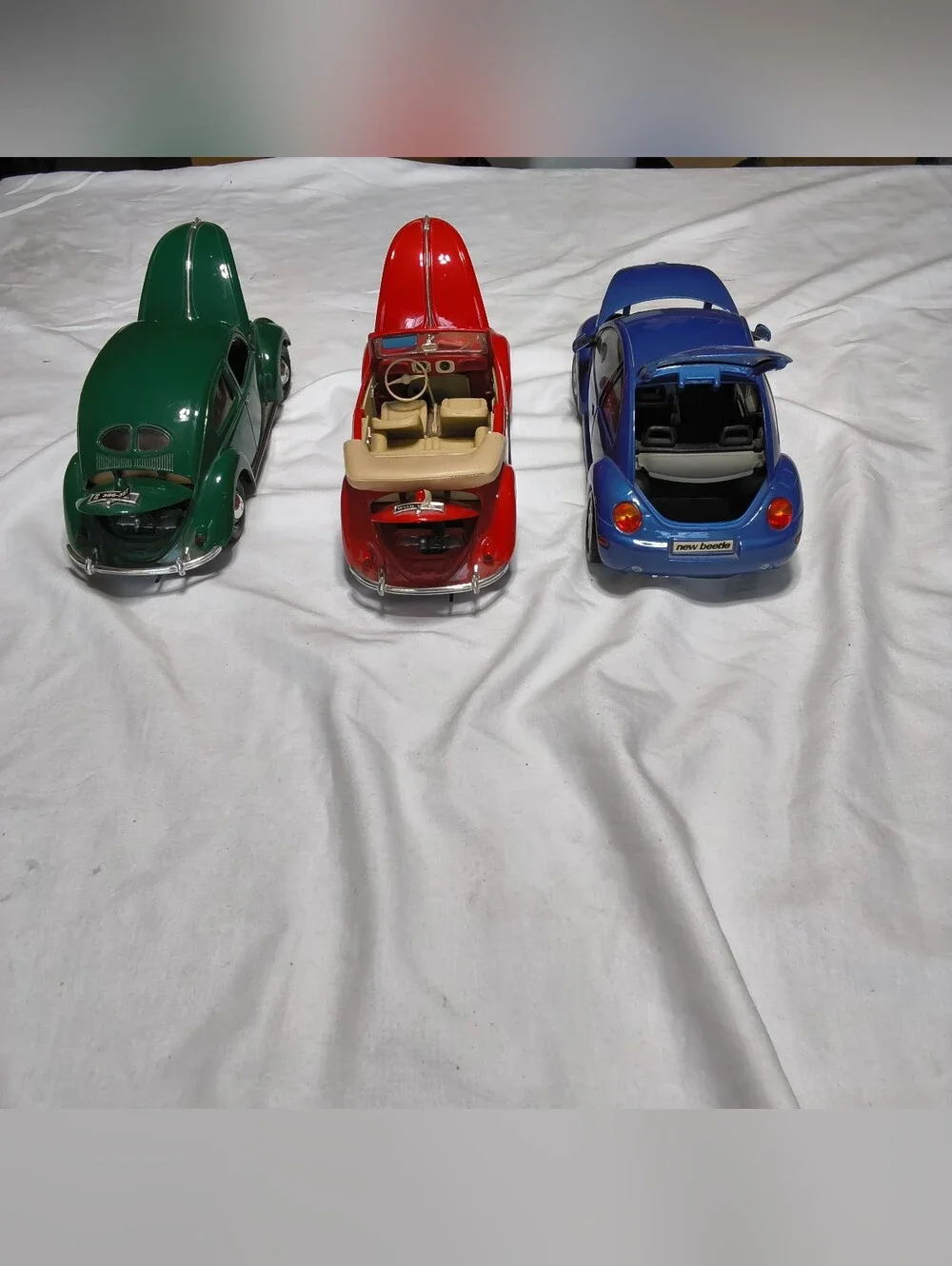 Lot of 3 Maisto 1:18 Volkswagen Beetle Models - Classic, Convertible, New Beetle